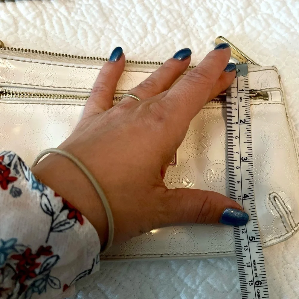 Michael Kors White Wristlet - Picture 9 of 10
